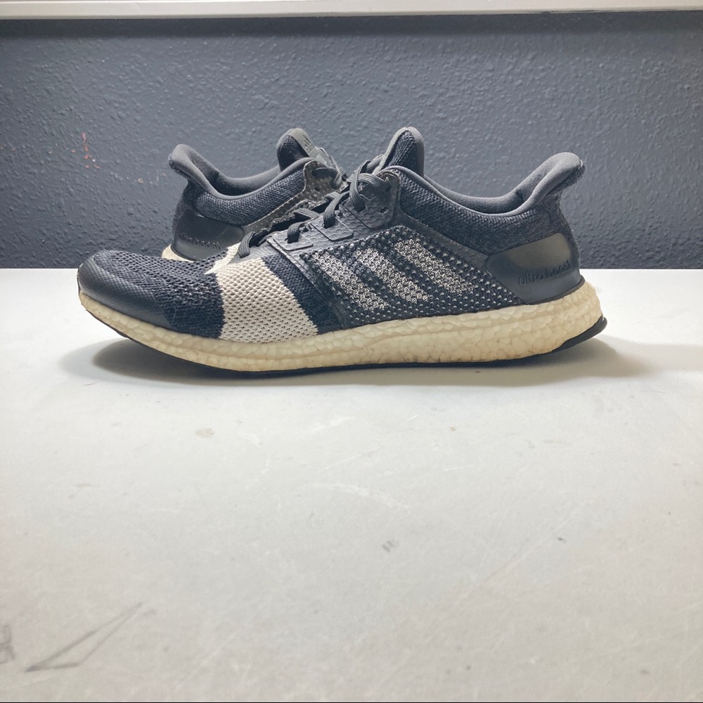 Adidas UltraBoost ST M Men's Size 12 Black White Carbon.